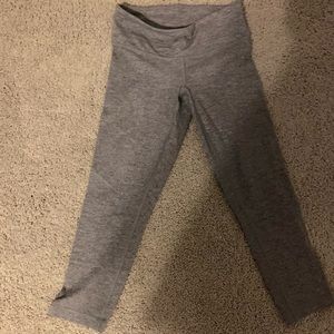 LULULEMON SIZE 4 WUNDER UNDER CROPPED LEGGINGS!!